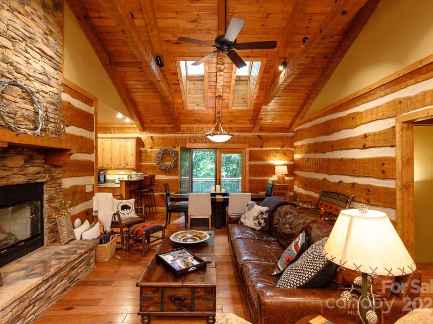 115 Grinnin Sun Road, Burnsville, NC 28714.  MLS# CAR4264371, YatesRealty ID 15707. 