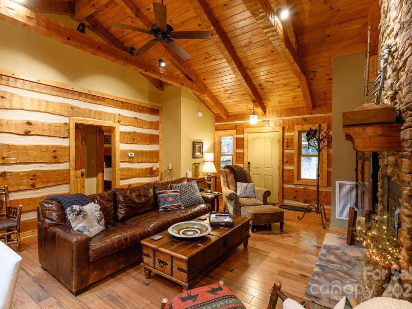 115 Grinnin Sun Road, Burnsville, NC 28714.  MLS# CAR4264371, YatesRealty ID 15707. 