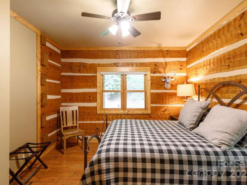 115 Grinnin Sun Road, Burnsville, NC 28714.  MLS# CAR4264371, YatesRealty ID 15707. 