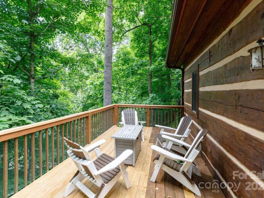 115 Grinnin Sun Road, Burnsville, NC 28714.  MLS# CAR4264371, YatesRealty ID 15707. 