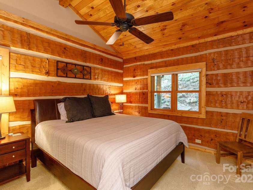 115 Grinnin Sun Road, Burnsville, NC 28714.  MLS# CAR4264371, YatesRealty ID 15707. 