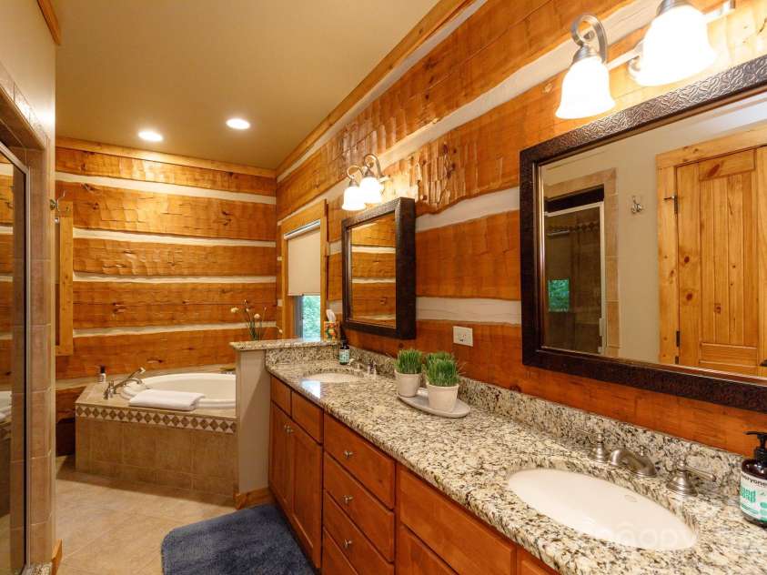 115 Grinnin Sun Road, Burnsville, NC 28714.  MLS# CAR4264371, YatesRealty ID 15707. 