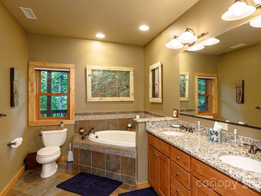 115 Grinnin Sun Road, Burnsville, NC 28714.  MLS# CAR4264371, YatesRealty ID 15707. 