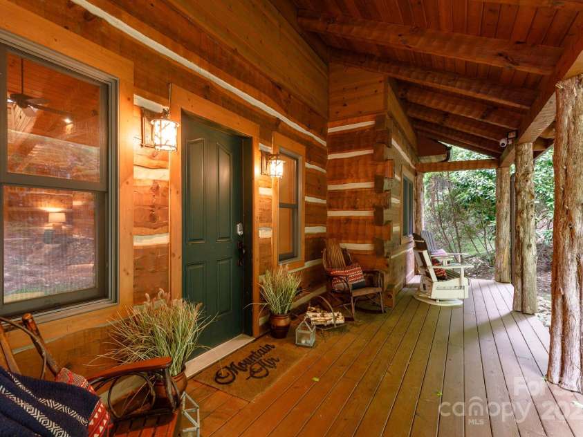 115 Grinnin Sun Road, Burnsville, NC 28714.  MLS# CAR4264371, YatesRealty ID 15707. 