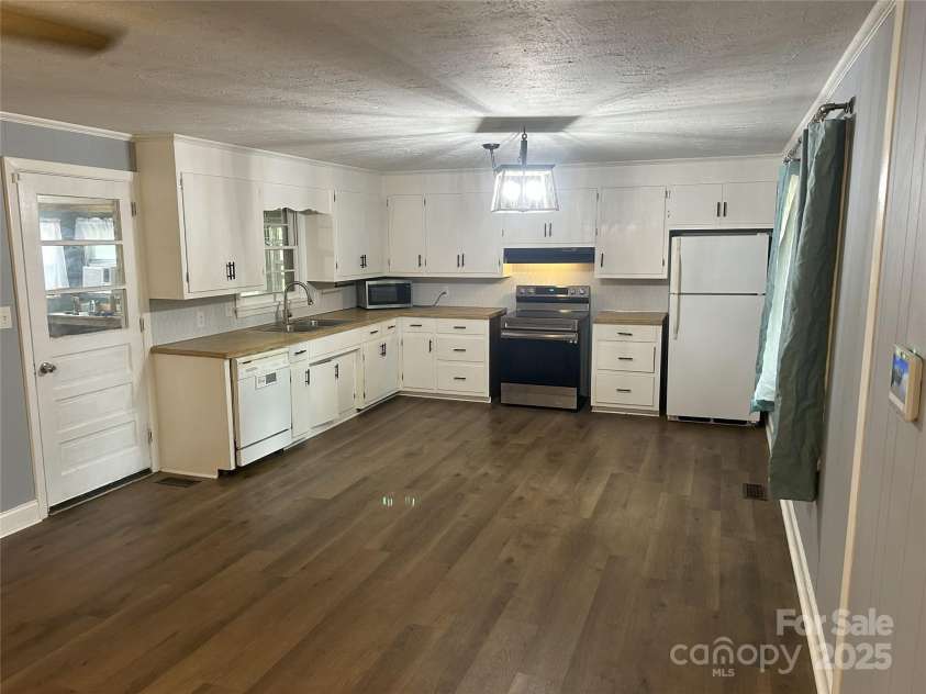 370 Ford Road, Salisbury, NC 28147.  MLS# CAR4285993, YatesRealty ID 15708. 
