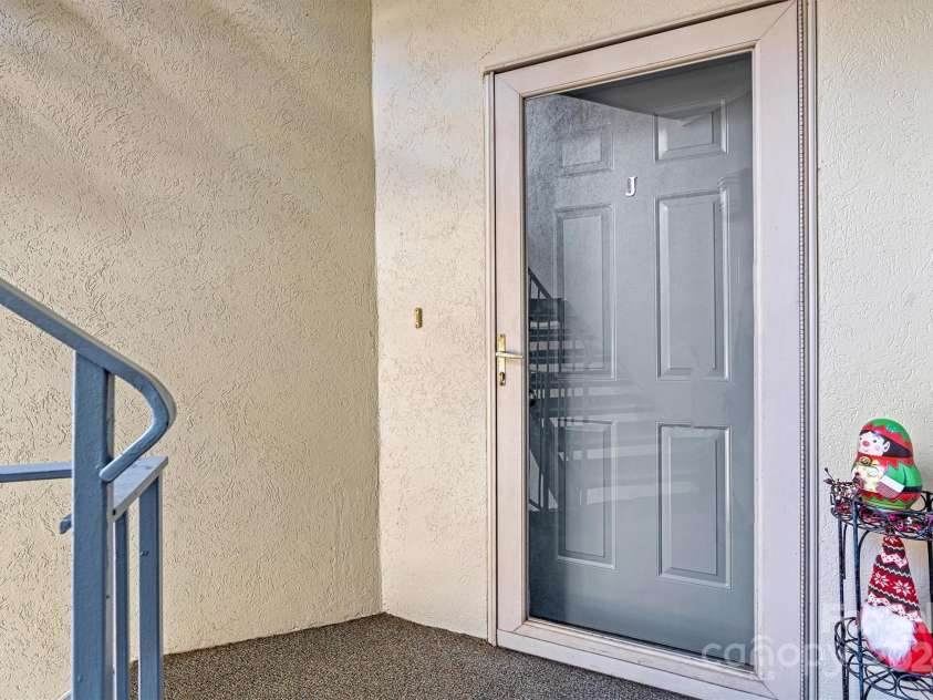 20105 Henderson Road, Cornelius, NC 28031.  MLS# CAR4207746, YatesRealty ID 1571. 