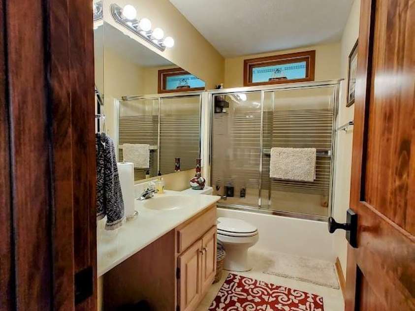545 Summit Road, Tryon, NC 28782.  MLS# CAR4293286, YatesRealty ID 1571. Bathroom