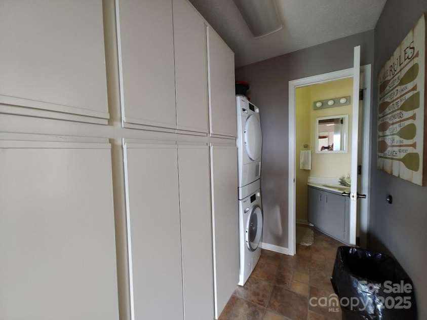 545 Summit Road, Tryon, NC 28782.  MLS# CAR4293286, YatesRealty ID 1571. Pantry/Laundry