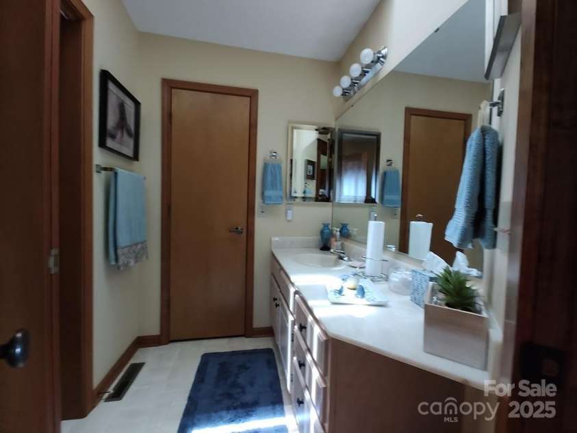 545 Summit Road, Tryon, NC 28782.  MLS# CAR4293286, YatesRealty ID 1571. Primary Bath
