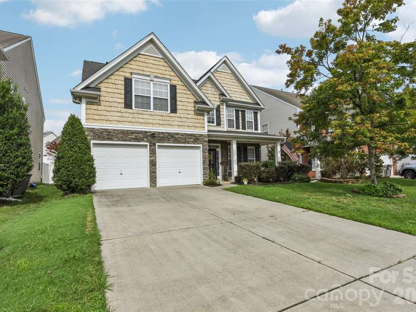 3351 Streamside Drive, Davidson, NC 28036.  MLS# CAR4337452, YatesRealty ID 15710. 