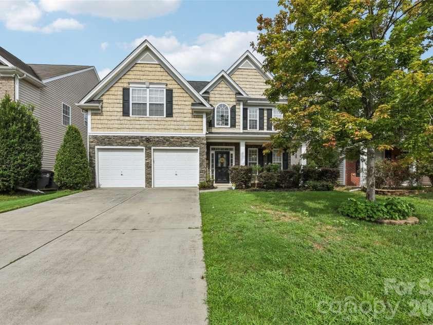 3351 Streamside Drive, Davidson, NC 28036.  MLS# CAR4337452, YatesRealty ID 15710. 