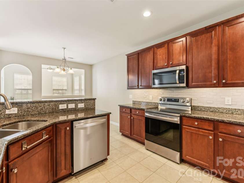 3351 Streamside Drive, Davidson, NC 28036.  MLS# CAR4337452, YatesRealty ID 15710. 