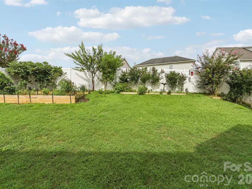 3351 Streamside Drive, Davidson, NC 28036.  MLS# CAR4337452, YatesRealty ID 15710. 