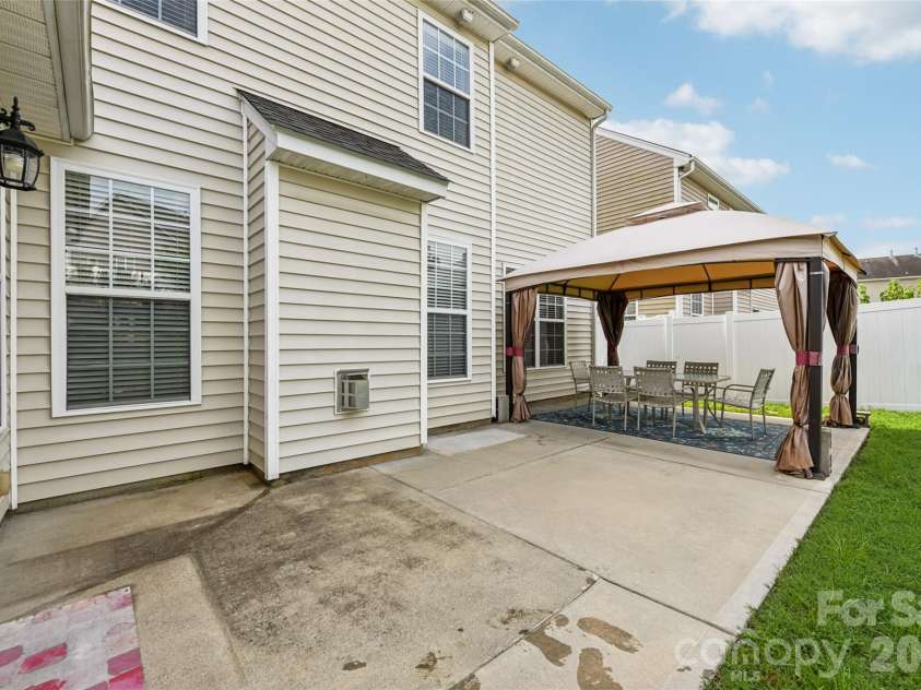 3351 Streamside Drive, Davidson, NC 28036.  MLS# CAR4337452, YatesRealty ID 15710. 