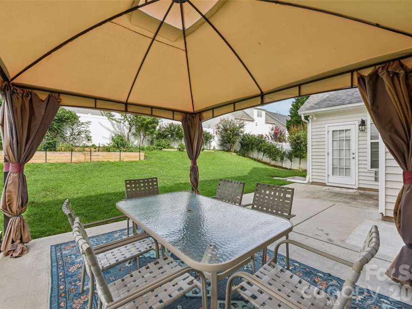 3351 Streamside Drive, Davidson, NC 28036.  MLS# CAR4337452, YatesRealty ID 15710. 