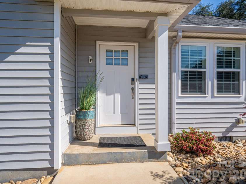 7611 Sarah Drive, Denver, NC 28037.  MLS# CAR4372326, YatesRealty ID 15711. 