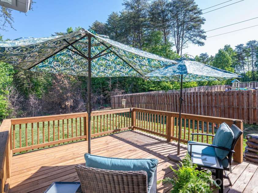 7611 Sarah Drive, Denver, NC 28037.  MLS# CAR4372326, YatesRealty ID 15711. 