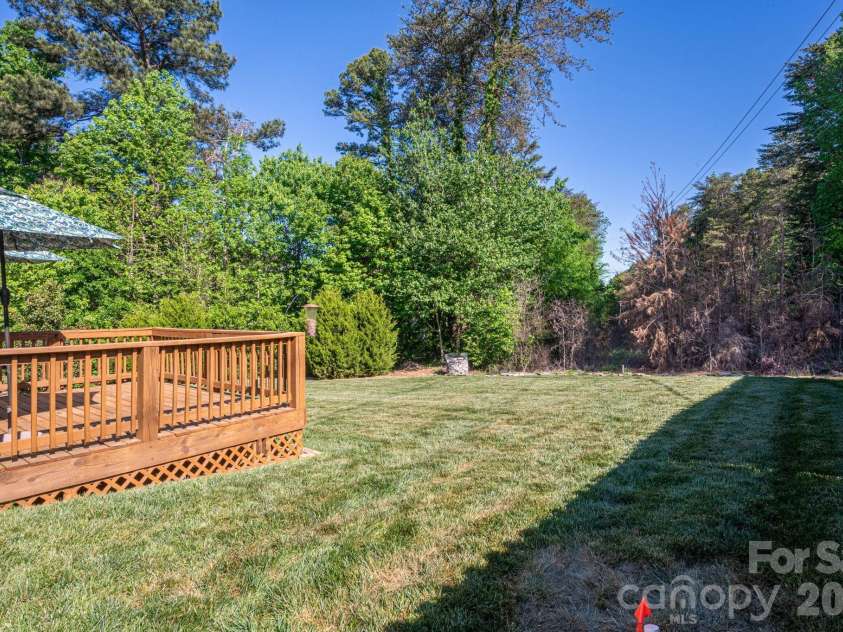 7611 Sarah Drive, Denver, NC 28037.  MLS# CAR4372326, YatesRealty ID 15711. 