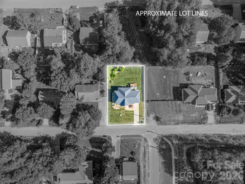 7611 Sarah Drive, Denver, NC 28037.  MLS# CAR4372326, YatesRealty ID 15711. 