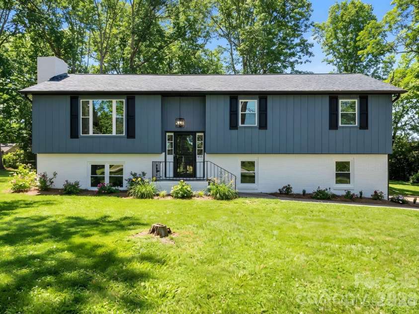 944 Woodland Drive, Shelby, NC 28150.  MLS# CAR4344300, YatesRealty ID 15713. 