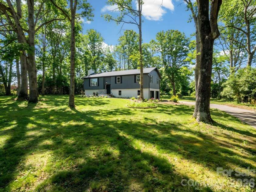 944 Woodland Drive, Shelby, NC 28150.  MLS# CAR4344300, YatesRealty ID 15713. 