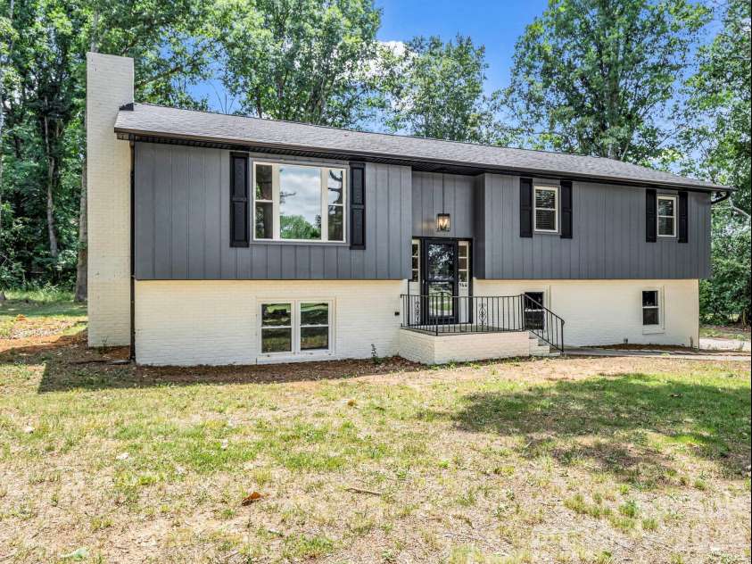 944 Woodland Drive, Shelby, NC 28150.  MLS# CAR4344300, YatesRealty ID 15713. 