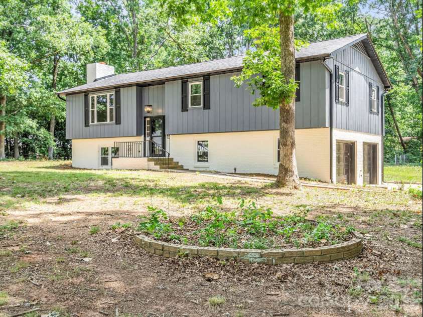 944 Woodland Drive, Shelby, NC 28150.  MLS# CAR4344300, YatesRealty ID 15713. 