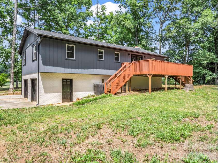 944 Woodland Drive, Shelby, NC 28150.  MLS# CAR4344300, YatesRealty ID 15713. 