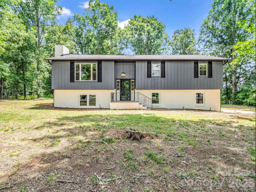 944 Woodland Drive, Shelby, NC 28150.  MLS# CAR4344300, YatesRealty ID 15713. 