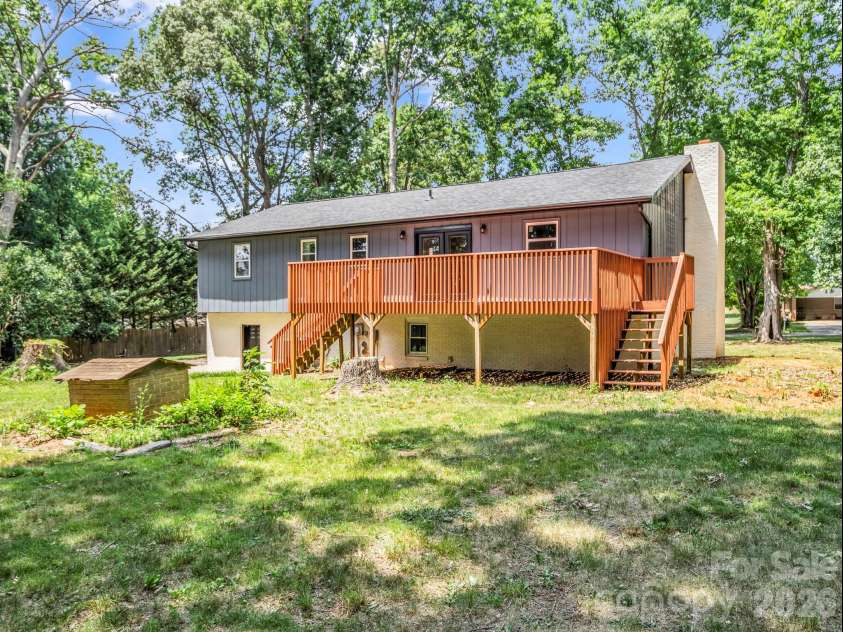 944 Woodland Drive, Shelby, NC 28150.  MLS# CAR4344300, YatesRealty ID 15713. 