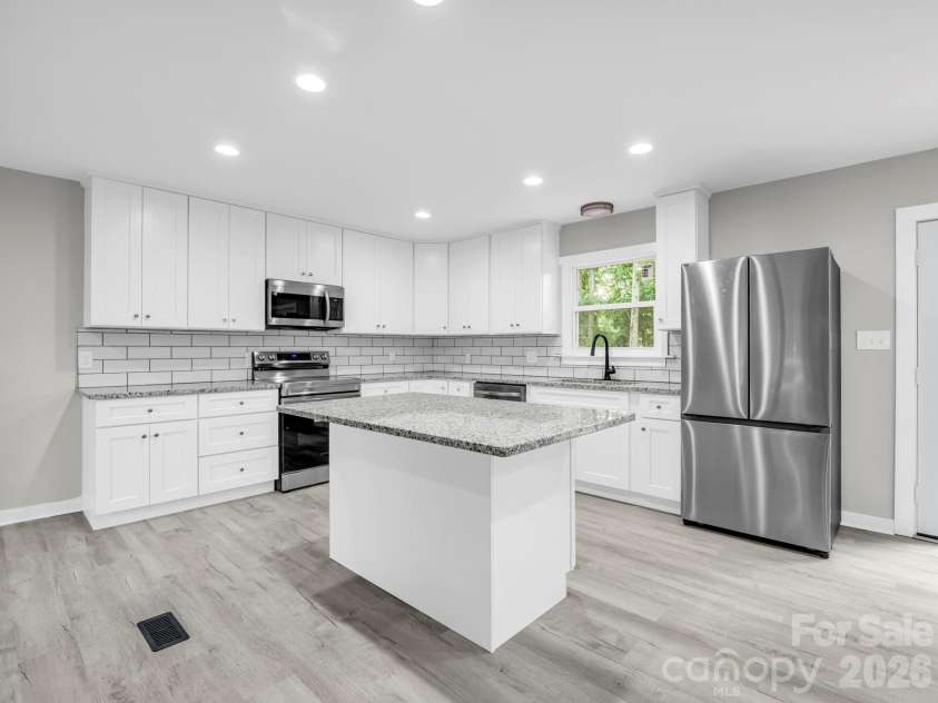 944 Woodland Drive, Shelby, NC 28150.  MLS# CAR4344300, YatesRealty ID 15713. 