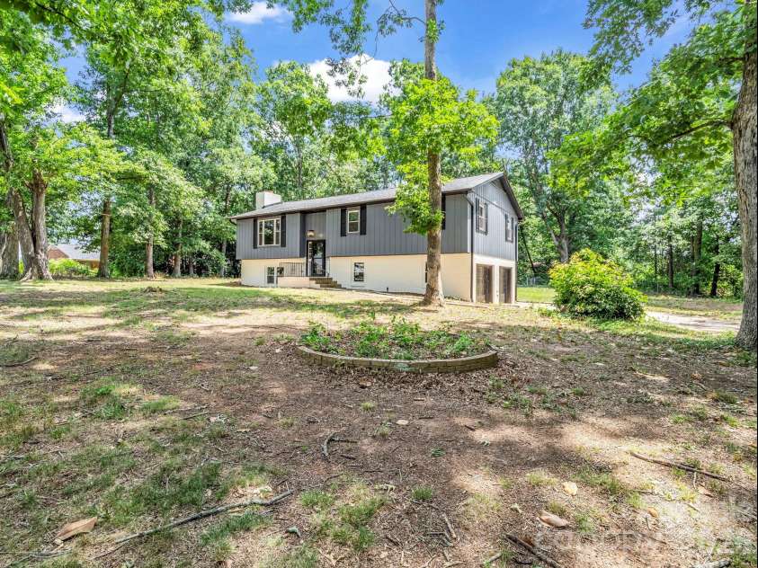 944 Woodland Drive, Shelby, NC 28150.  MLS# CAR4344300, YatesRealty ID 15713. 