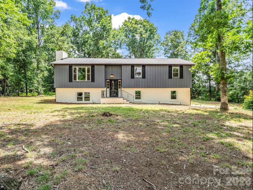 944 Woodland Drive, Shelby, NC 28150.  MLS# CAR4344300, YatesRealty ID 15713. 