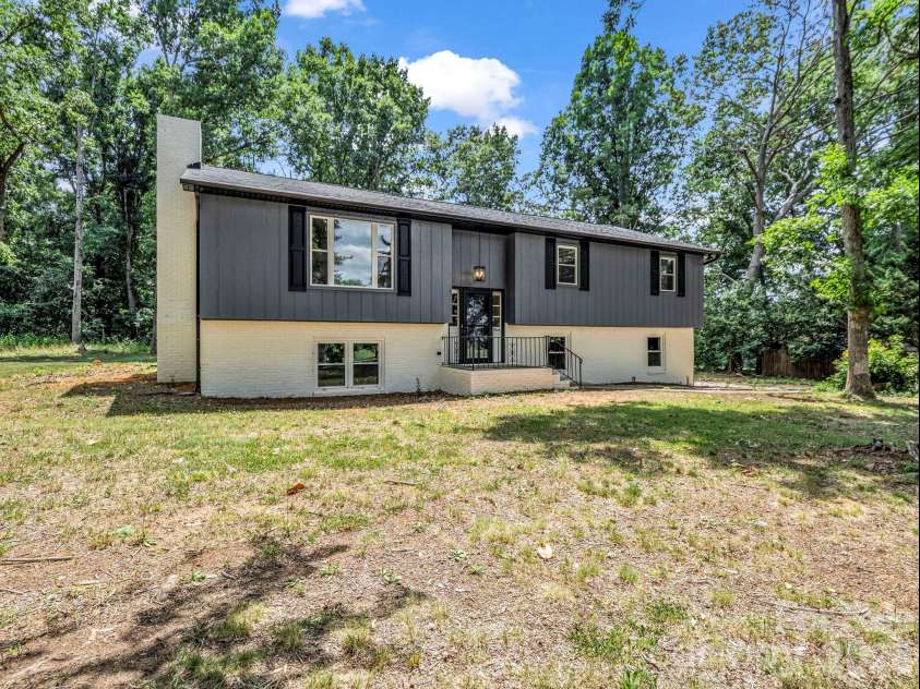 944 Woodland Drive, Shelby, NC 28150.  MLS# CAR4344300, YatesRealty ID 15713. 