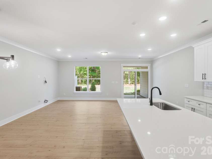 131 Viburnum Road, Waxhaw, NC 28173.  MLS# CAR4368134, YatesRealty ID 15714. Breakfast Area and Kitchen