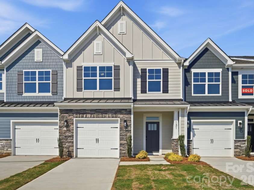 131 Viburnum Road, Waxhaw, NC 28173.  MLS# CAR4368134, YatesRealty ID 15714. Homesite 44 features an Ashland D floorplan