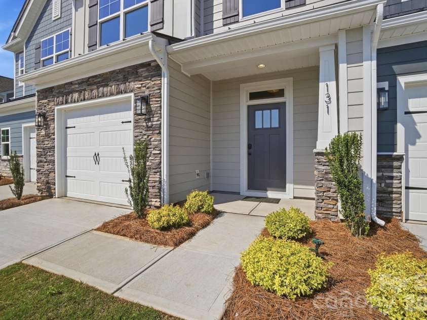 131 Viburnum Road, Waxhaw, NC 28173.  MLS# CAR4368134, YatesRealty ID 15714. Homesite 44 features an Ashland D floorplan
