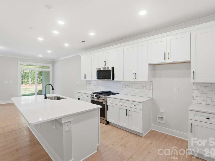 131 Viburnum Road, Waxhaw, NC 28173.  MLS# CAR4368134, YatesRealty ID 15714. Kitchen