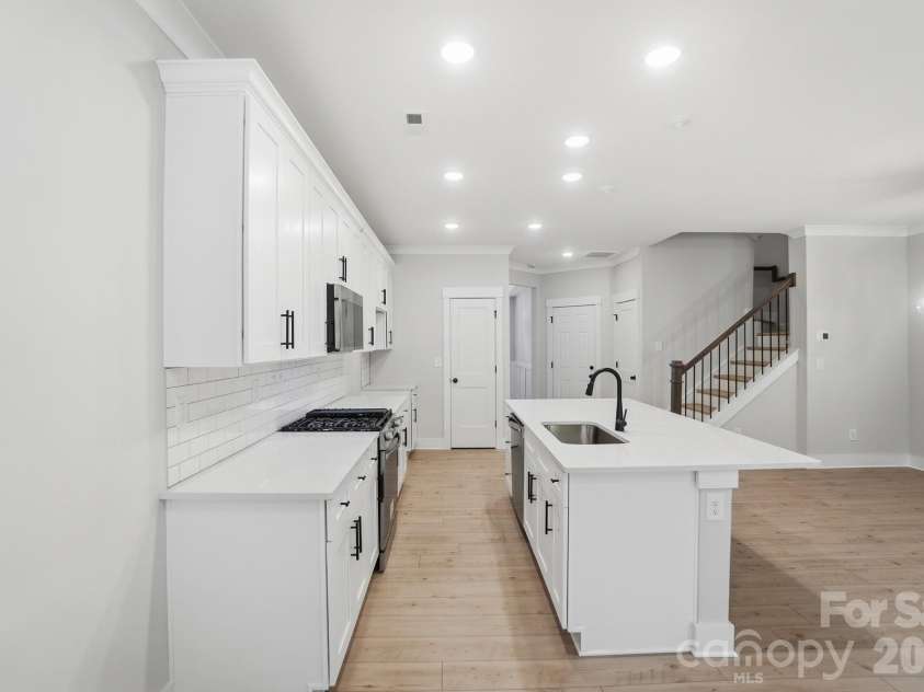 131 Viburnum Road, Waxhaw, NC 28173.  MLS# CAR4368134, YatesRealty ID 15714. Kitchen