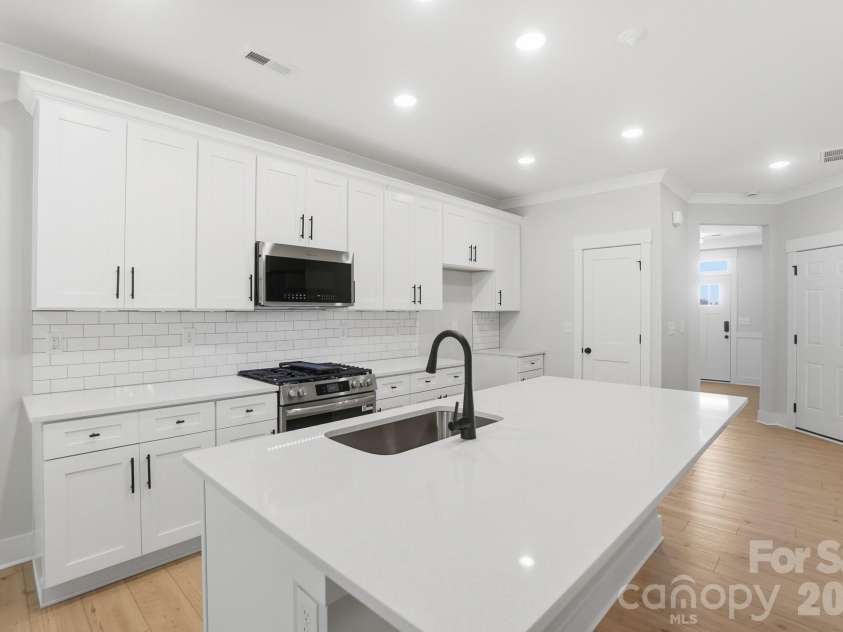 131 Viburnum Road, Waxhaw, NC 28173.  MLS# CAR4368134, YatesRealty ID 15714. Kitchen