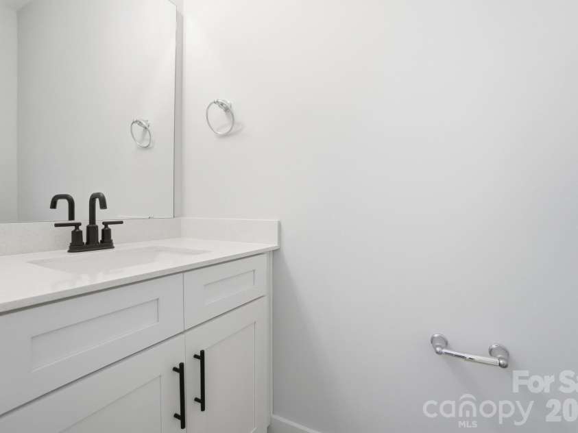 131 Viburnum Road, Waxhaw, NC 28173.  MLS# CAR4368134, YatesRealty ID 15714. Powder Bath