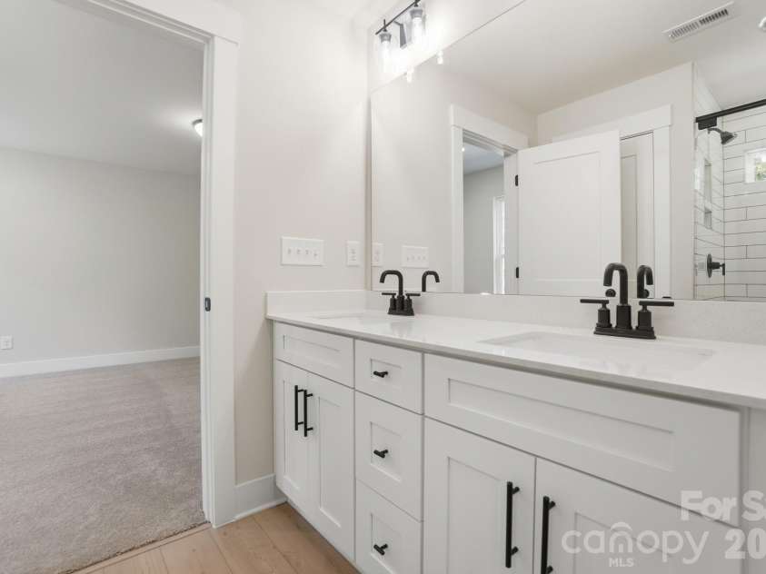 131 Viburnum Road, Waxhaw, NC 28173.  MLS# CAR4368134, YatesRealty ID 15714. Primary Bathroom