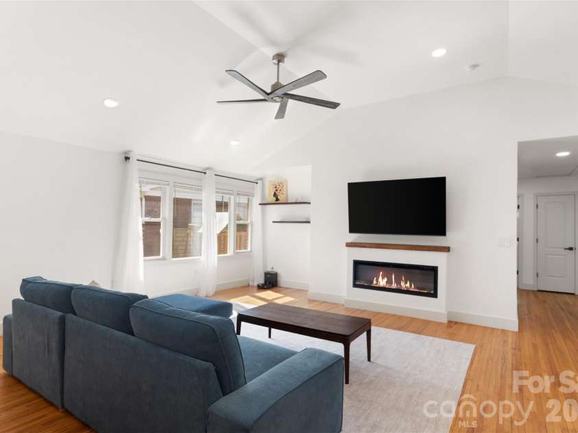 1538 Waddell Street, Charlotte, NC 28216.  MLS# CAR4362384, YatesRealty ID 15715. 