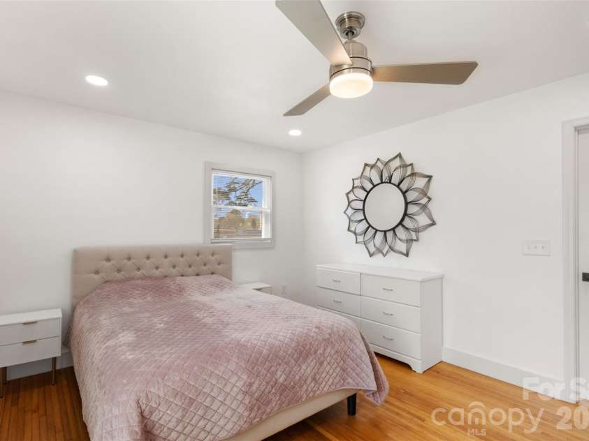 1538 Waddell Street, Charlotte, NC 28216.  MLS# CAR4362384, YatesRealty ID 15715. 