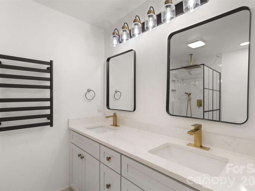 1538 Waddell Street, Charlotte, NC 28216.  MLS# CAR4362384, YatesRealty ID 15715. 