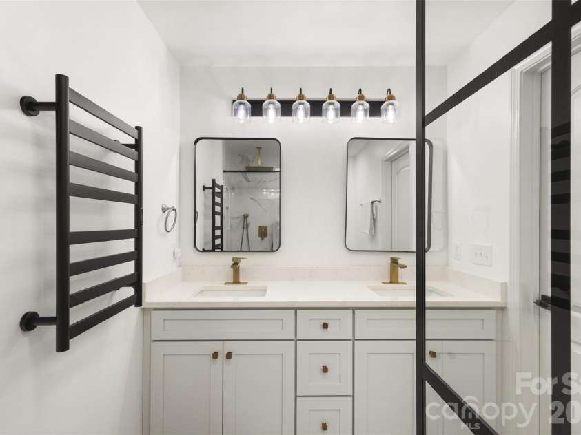 1538 Waddell Street, Charlotte, NC 28216.  MLS# CAR4362384, YatesRealty ID 15715. 