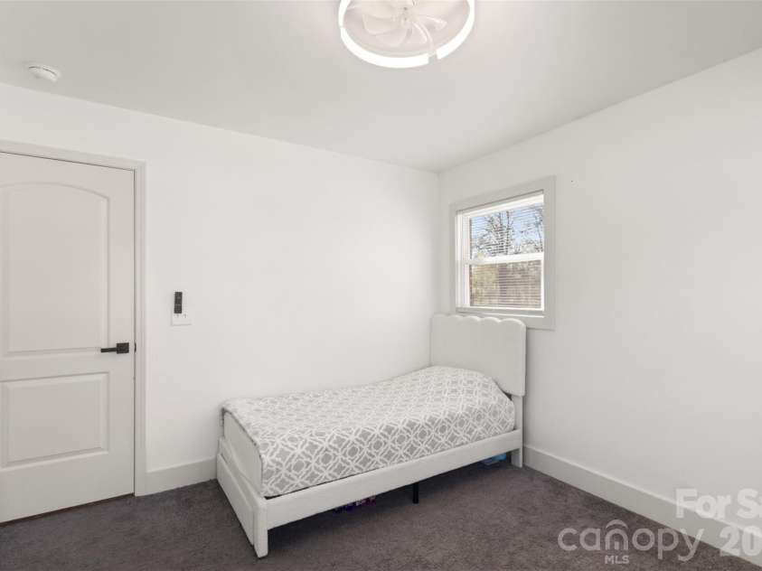 1538 Waddell Street, Charlotte, NC 28216.  MLS# CAR4362384, YatesRealty ID 15715. 