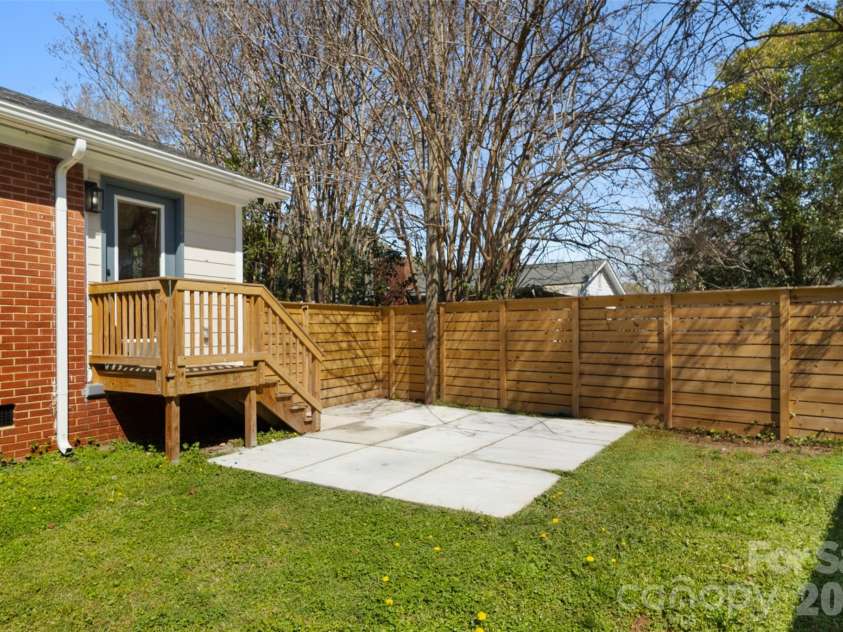 1538 Waddell Street, Charlotte, NC 28216.  MLS# CAR4362384, YatesRealty ID 15715. 