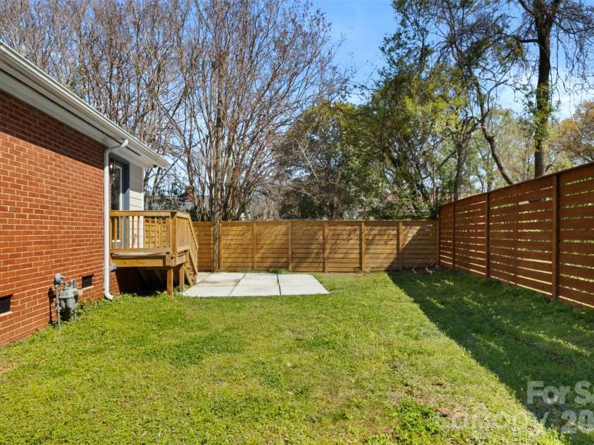 1538 Waddell Street, Charlotte, NC 28216.  MLS# CAR4362384, YatesRealty ID 15715. 