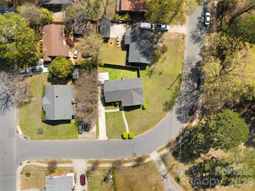 1538 Waddell Street, Charlotte, NC 28216.  MLS# CAR4362384, YatesRealty ID 15715. 